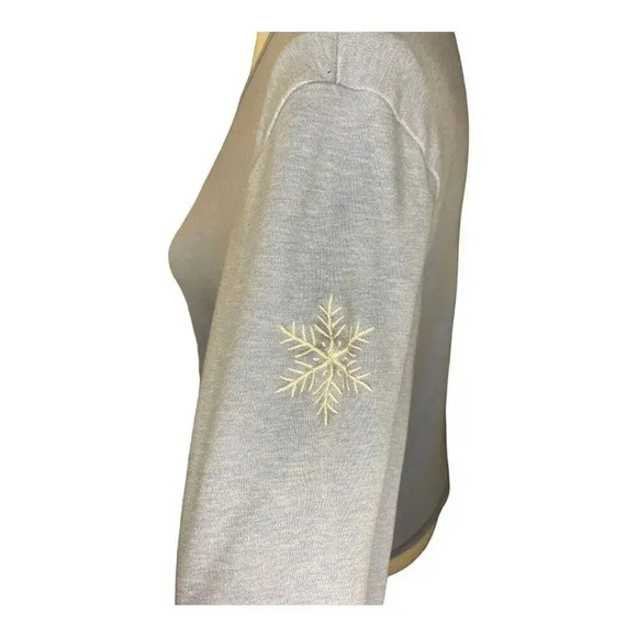 Talbots Women’s Medium Light Blue Long Sleeved Tee With Snowflakes ❄️ - Picture 3 of 5